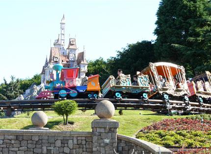Disneyland Paris près du camping 3 étoiles de l'Ancien Moulin à Acy-en-Multien, location mobil home, vente mobil home, étang de pêche proche de Meaux, Senlis et Chantilly dans l'Oise en Picardie 