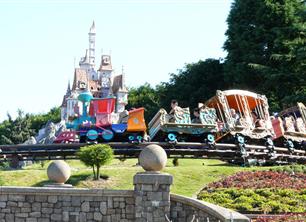 Disneyland Paris près du camping 3 étoiles de l'Ancien Moulin à Acy-en-Multien, location mobil home, vente mobil home, étang de pêche proche de Meaux, Senlis et Chantilly dans l'Oise en Picardie 